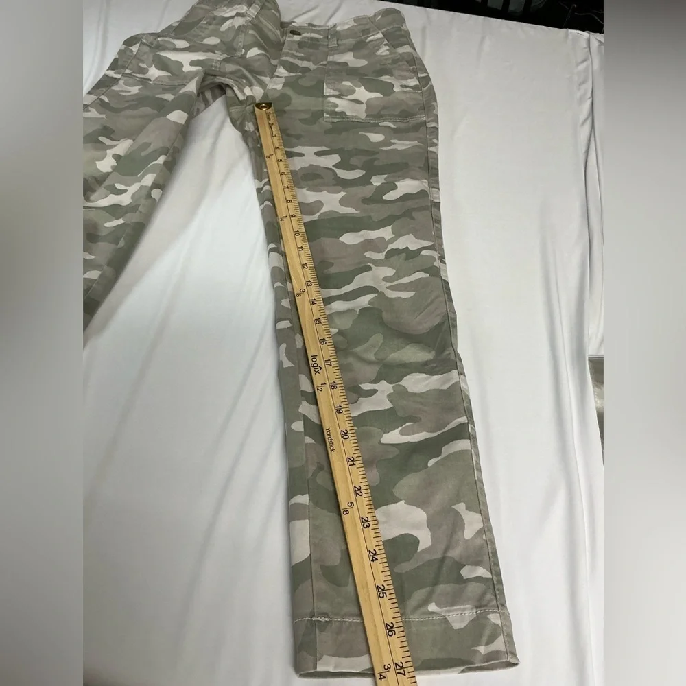 GAP Women's Girlfriend Khakis Camouflage Straight Leg - Picture 9 of 10
